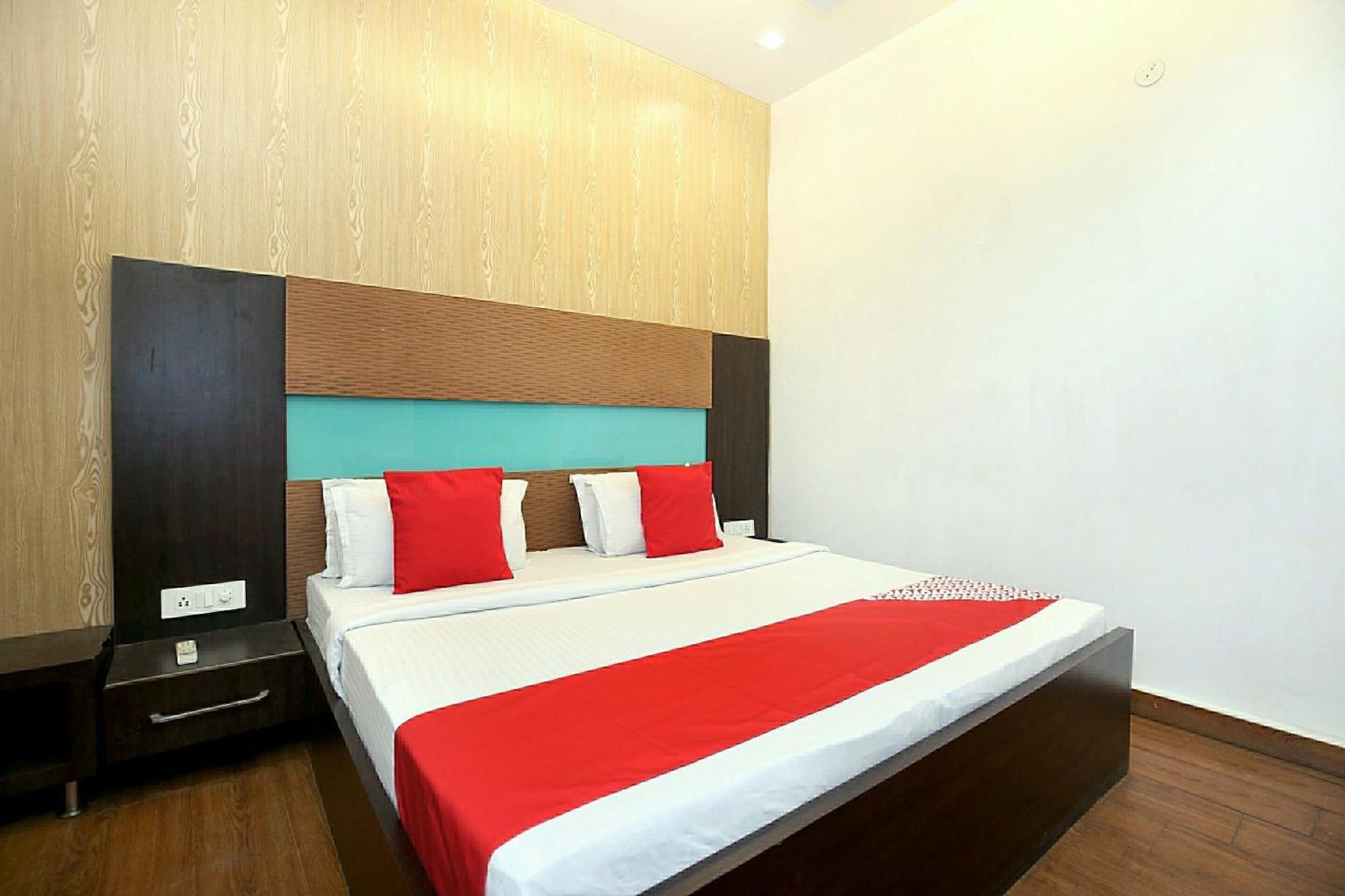 Hotel O Queensland Amritsar Exteriör bild
