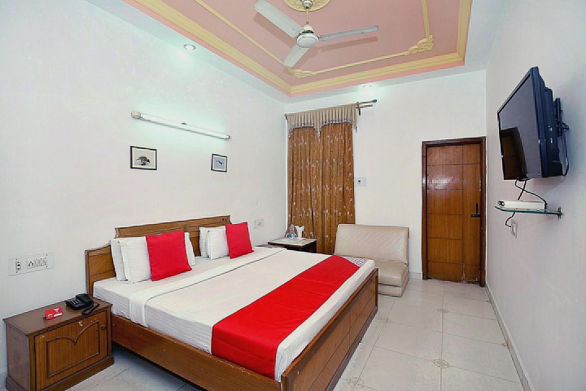 Hotel O Queensland Amritsar Exteriör bild